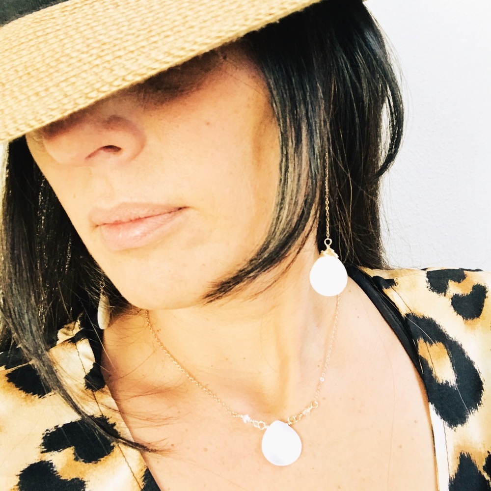 MOTHER OF PEARLS teardrops earrings